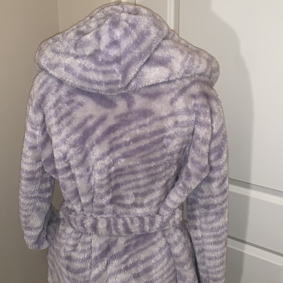 UGG NEW AARTI SIZE XL GORGEOUS LAVENDER AND WHITE ZEBRA PRINT SHERPA HOODED ROBE - Picture 7 of 13